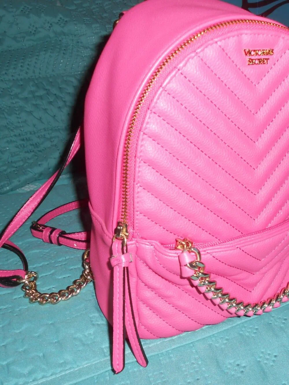 VICTORIA'S SECRET PURSE/BAGPACK PINK COLOR SMALL GREAT PRE-LOVED CONDITION